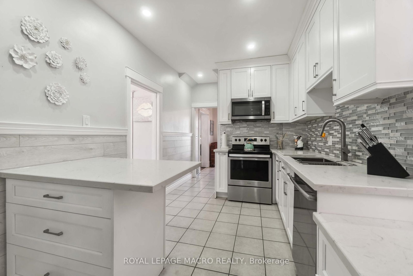 Detached House for sale at 197 Wentworth Street, Hamilton, Ontario, L8N 2Z6 - Stinson - MLS: X11956278