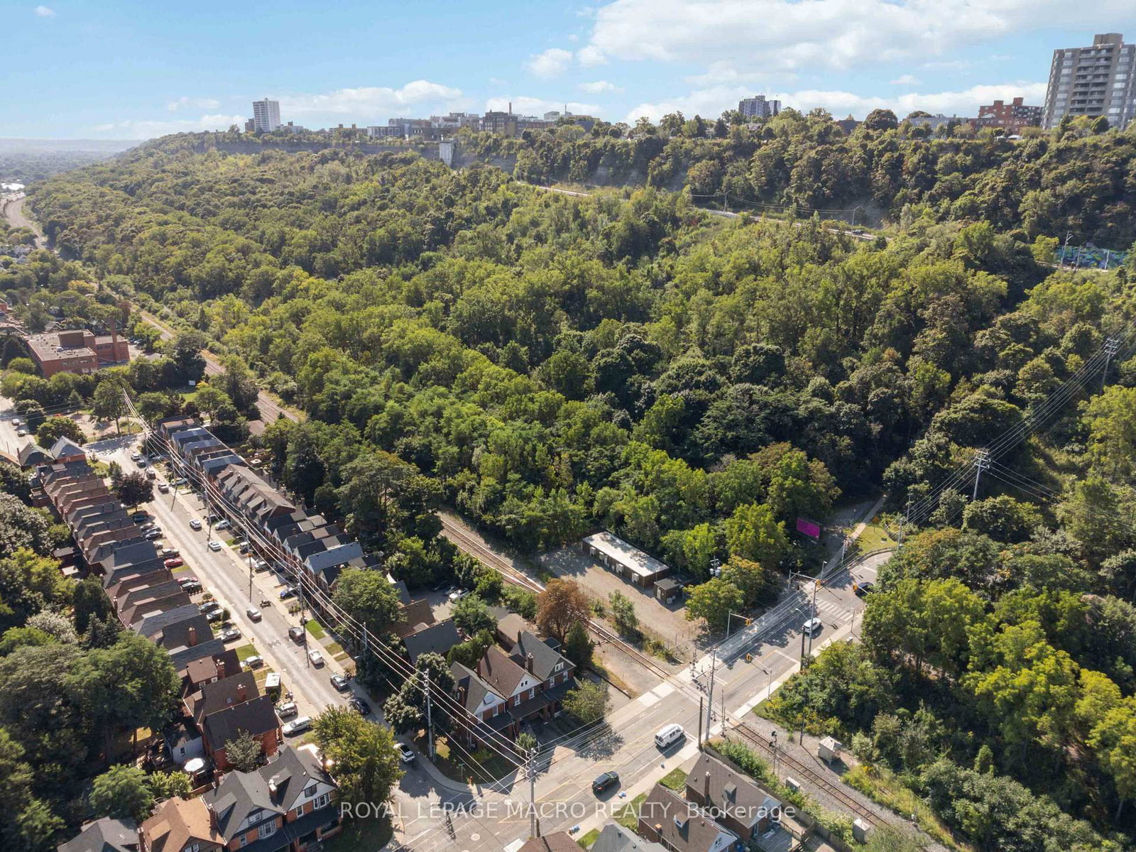 Detached House for sale at 197 Wentworth Street, Hamilton, Ontario, L8N 2Z6 - Stinson - MLS: X11956278