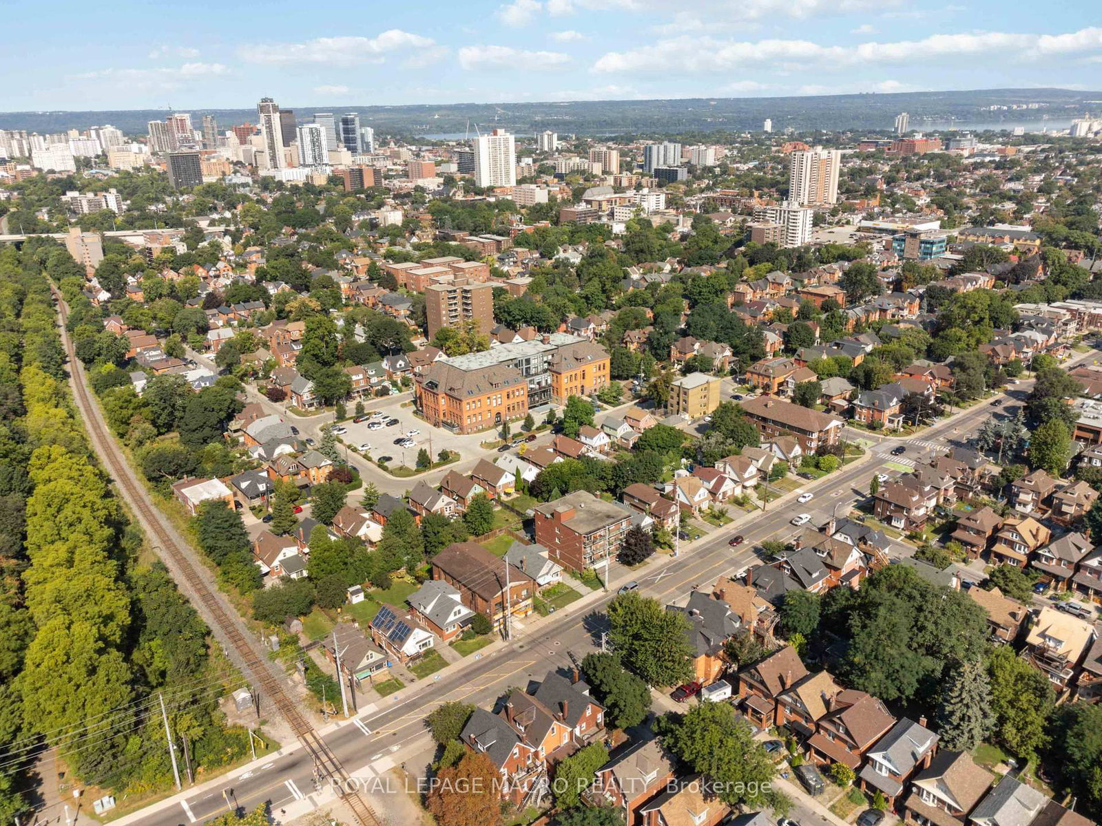 Detached House for sale at 197 Wentworth Street, Hamilton, Ontario, L8N 2Z6 - Stinson - MLS: X11956278