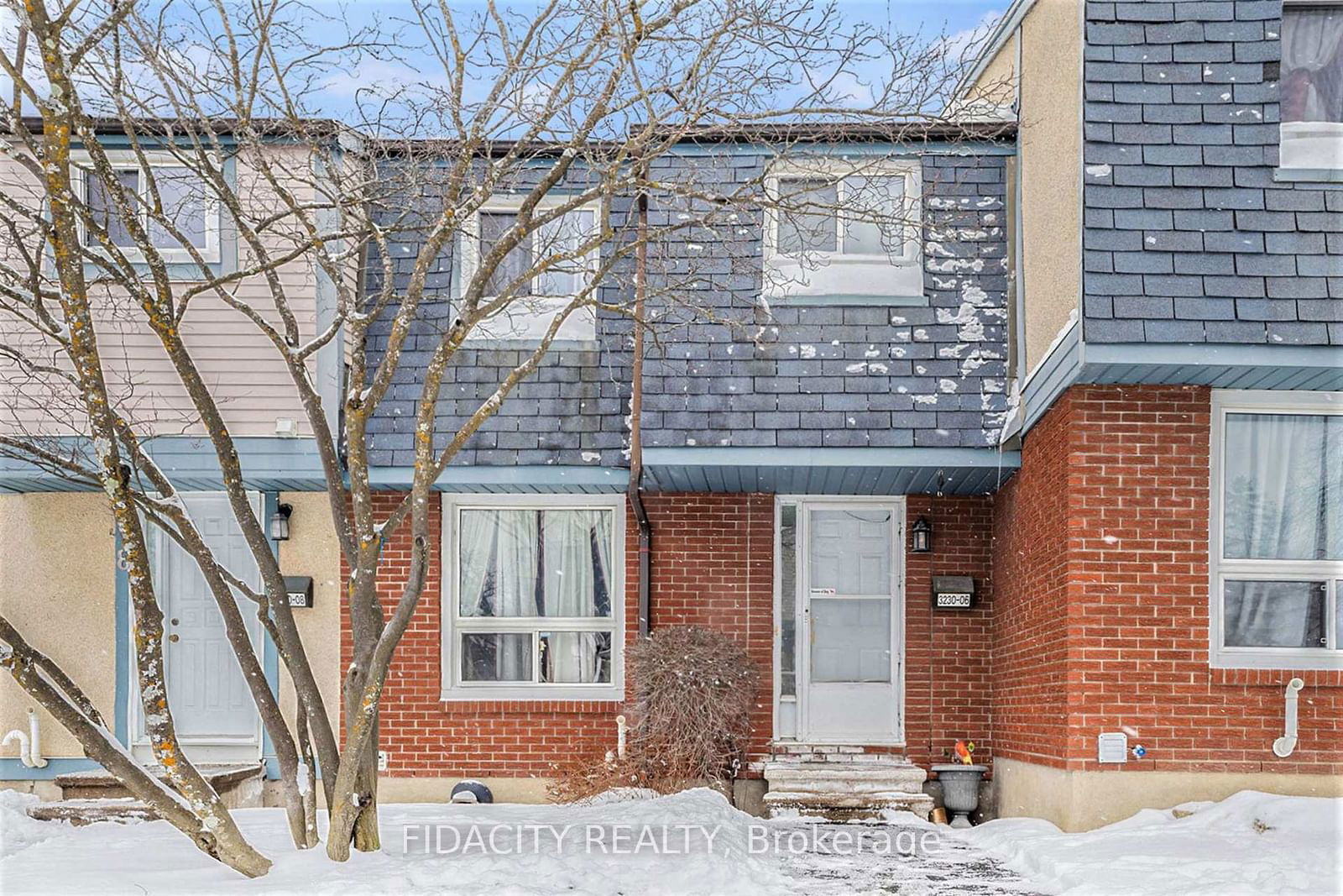 Townhouse sold at 6-3230 Uplands Drive, Ottawa, Hunt Club, K1V 0C6 - MLS: X11956418