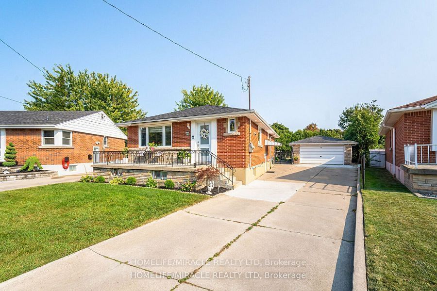 Building at 79 Castlefield Drive, Hamilton, Hampton Heights