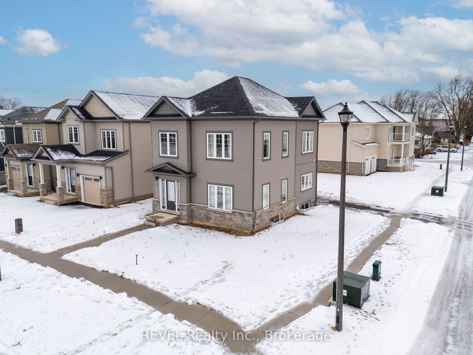 Building at 2 Bromley Drive, St. Catharines, 436 - Port Weller