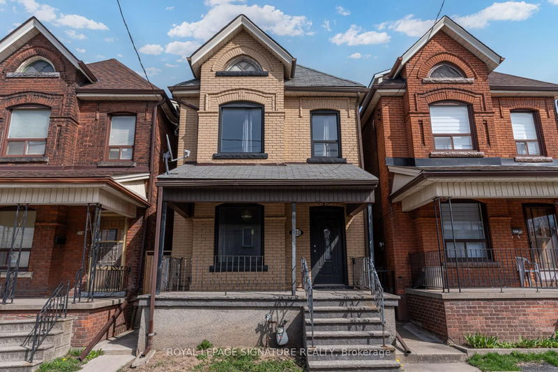 home for lease on Upper-212 Wellington Street