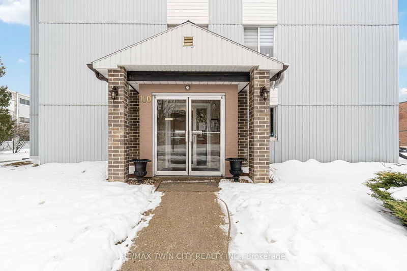 Unit 303 — 100 Breckenridge Dr, Kitchener -  image-0-0