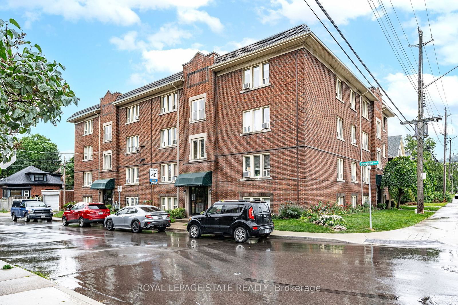 Condo for sale at 9-2 Vineland Avenue, Hamilton, Stipley, L8M 1R4 - MLS: X11957078