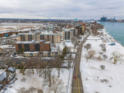 Unit 3 — 3929 Riverside Dr, Windsor - Windsor image-0-4