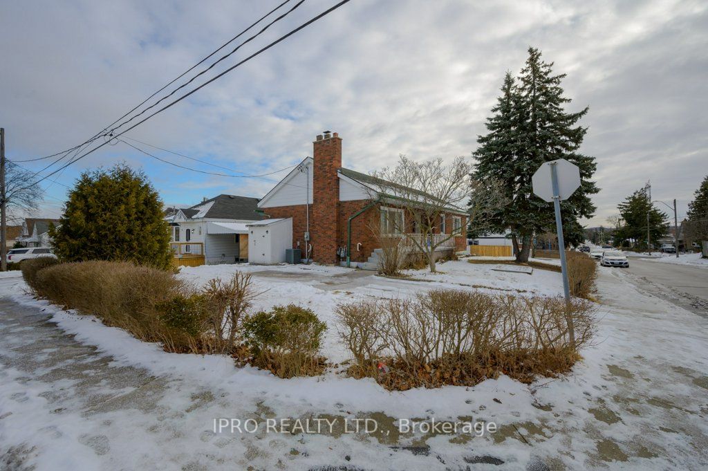 Detached House for sale at 41 Dumbarton Avenue, Hamilton, Rosedale, L8K 5B5 - MLS: X11957472