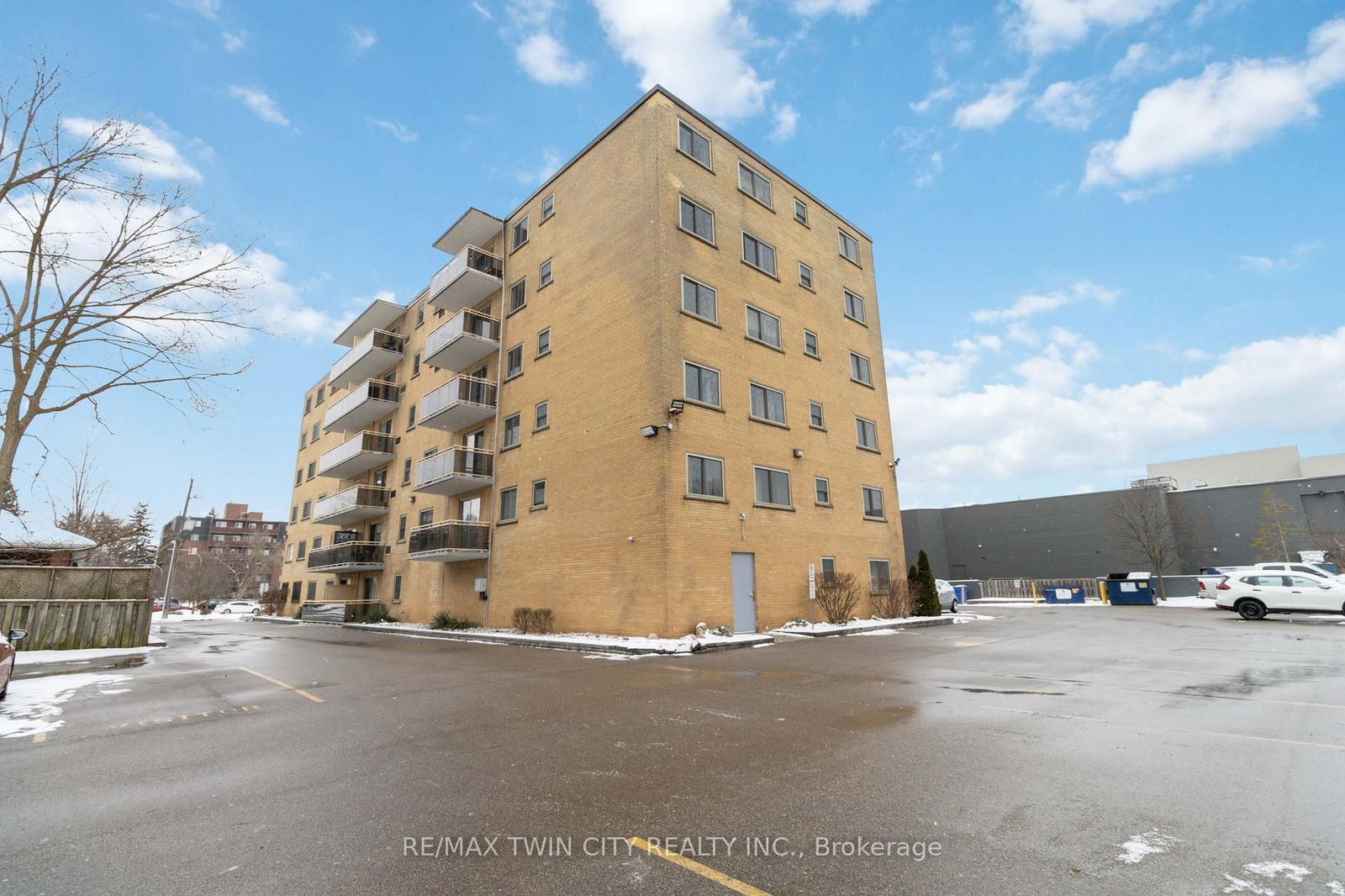 Condo for sale at 604-87 St. George Street, Brantford, N3R 1V5 - MLS: X11957755