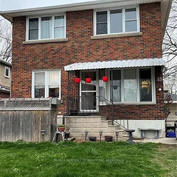 Detached House for lease at MAIN-13 Kingsway Crescent, St. Catharines, 446 - Fairview, L2N 1A5 - MLS: X11958175