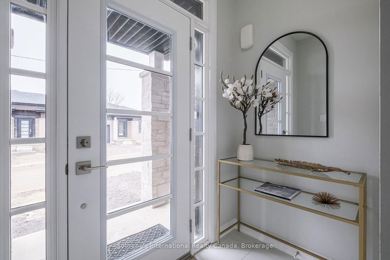 home for lease on 22-550 Grey Street