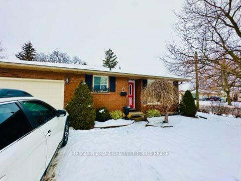 Detached House for sale at 4 College Park Drive, Welland, N. Welland, L3C 6Z6 - MLS: X11958262