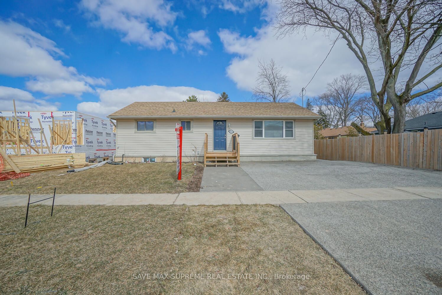 Detached House sold at 7631 Wayne Street, Niagara Falls, L2H 1G7 - MLS: X11958403