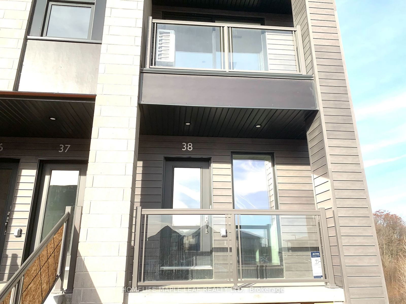 Townhouse for lease at D-038-261 Woodbine Avenue, Kitchener, N2R 0S7 - MLS: X11958777