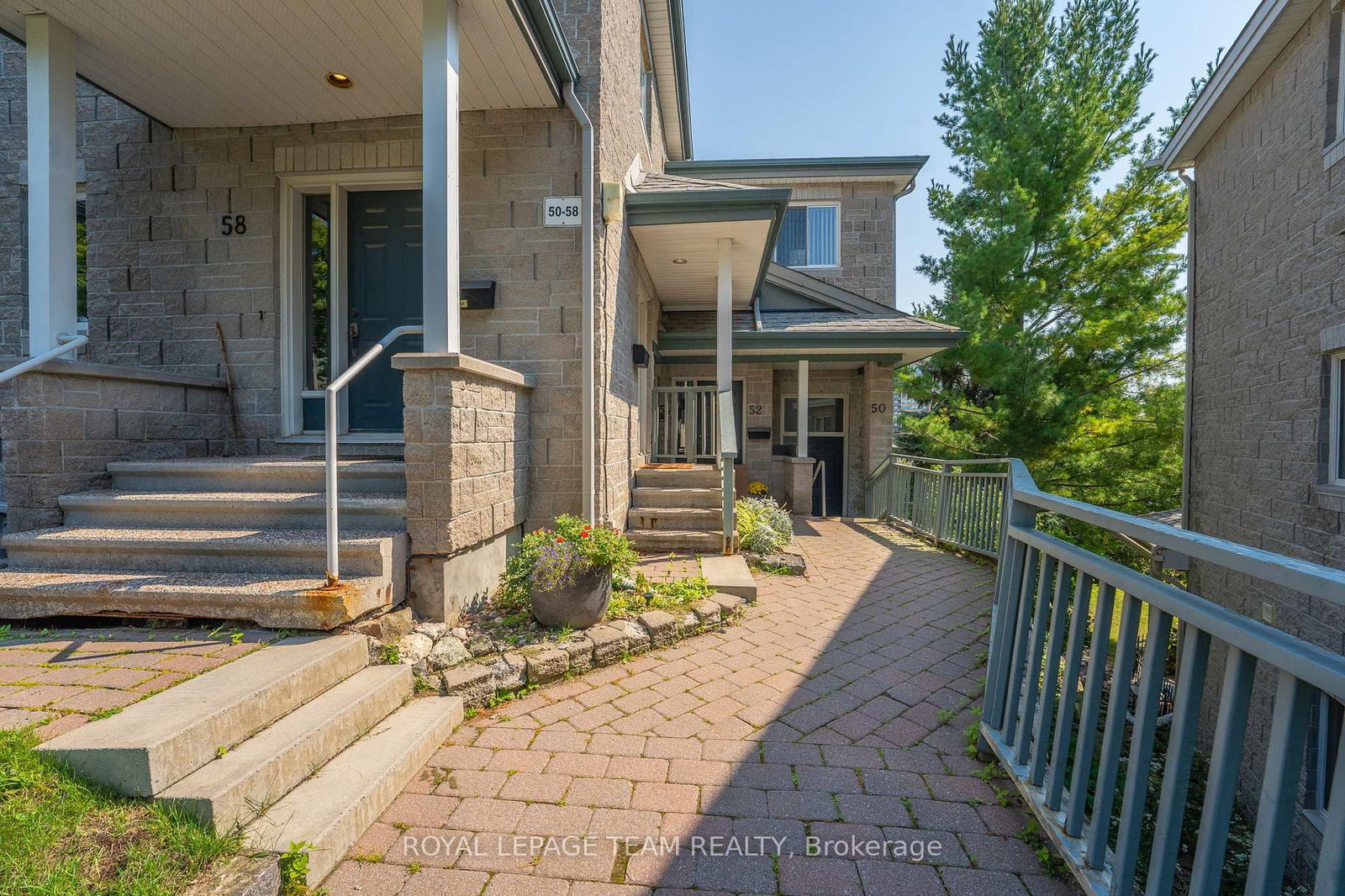 Condo sold at 54 ROBSON Court, Ottawa, Kanata - Kanata Lakes/Heritage Hills, K2K 2W1 - MLS: X11958800