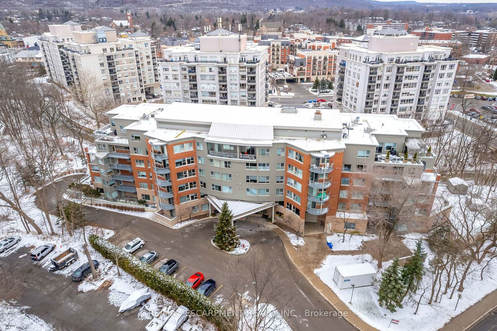 Condo for sale at 201-77 GOVERNORS Road, Hamilton, Dundas, L9H 7N8 - MLS: X11958818