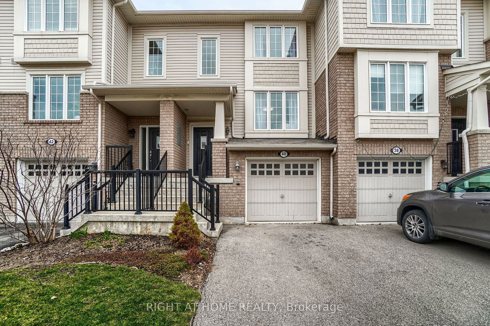 Townhouse for sale at 40 Ohara Lane, Hamilton, Meadowlands, L9K 0C7 - MLS: X11958936