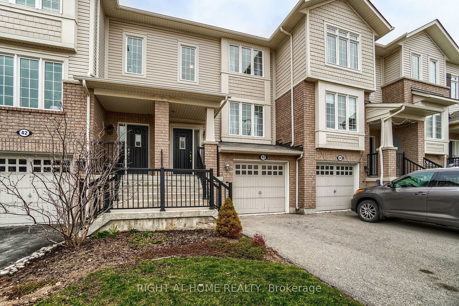 Townhouse for sale at 40 Ohara Lane, Hamilton, Meadowlands, L9K 0C7 - MLS: X11958936