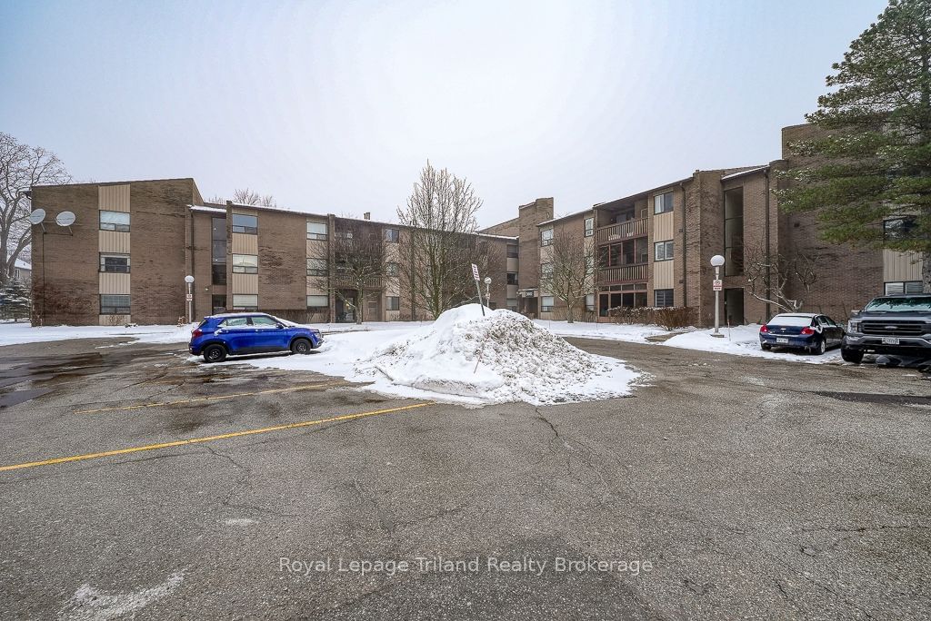 Condo for sale at 319-300 Everglade Crescent, London, North P, N6H 4P8 - MLS: X11958964