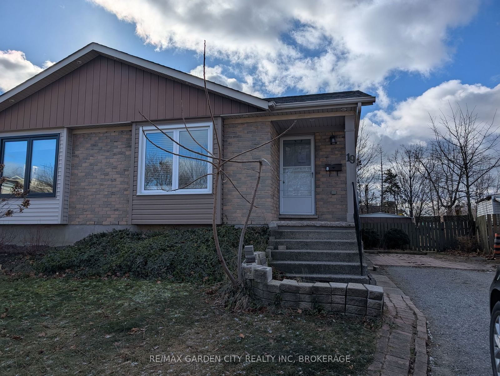 Semi-Detached House for sale at 19 CECELIA Court, St. Catharines, 444 - Carlton/Bunting, L2M 7R7 - MLS: X11958968