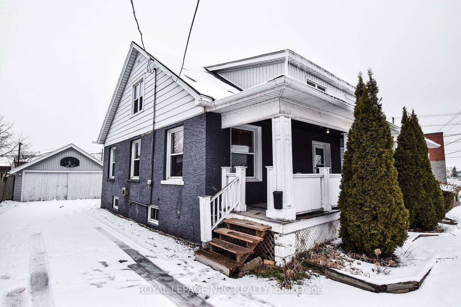 Semi-Detached House for sale at 109 Pine Street, Thorold, 557 - Thorold Downtown, L2V 3M2 - MLS: X11959196