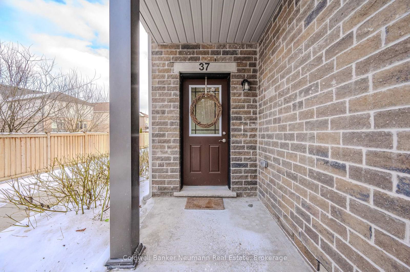 Townhouse sold at 37-107 Westra Drive, Guelph, West Willow Woods, N1K 0A5 - MLS: X11959245