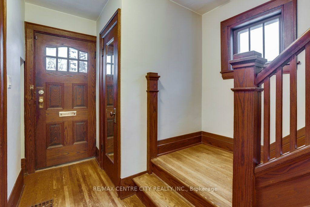 Detached House for sale at 105 Windsor Crescent, London, South F, N6C 1V9 - MLS: X11959359