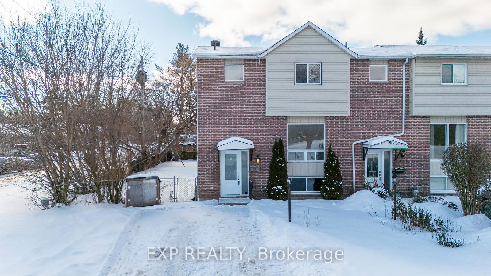 Townhouse sold at 68 PRINCESS Street, Carleton Place, 909 - Carleton Place, K7C 4C6 - MLS: X11959573