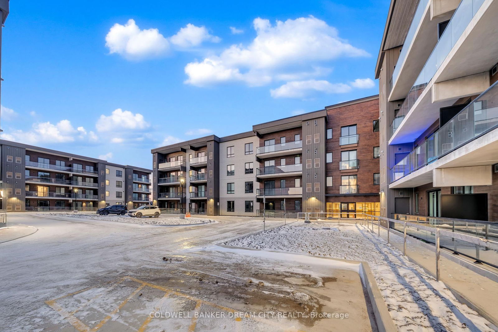 Building at 7945 Kalar Road, Niagara Falls, Brown