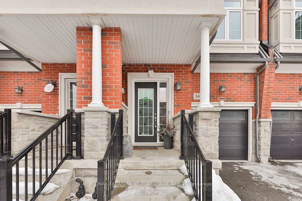 Townhouse for sale at 34 Borers Creek Circle, Hamilton, Waterdown, L8B 1W3 - MLS: X11959647