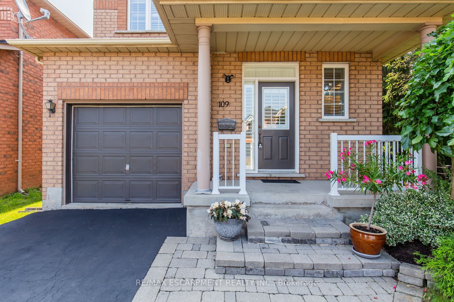 Detached House for sale at 109 Peachwood Crescent, Hamilton, Stoney Creek, L8E 5Z7 - MLS: X11959743