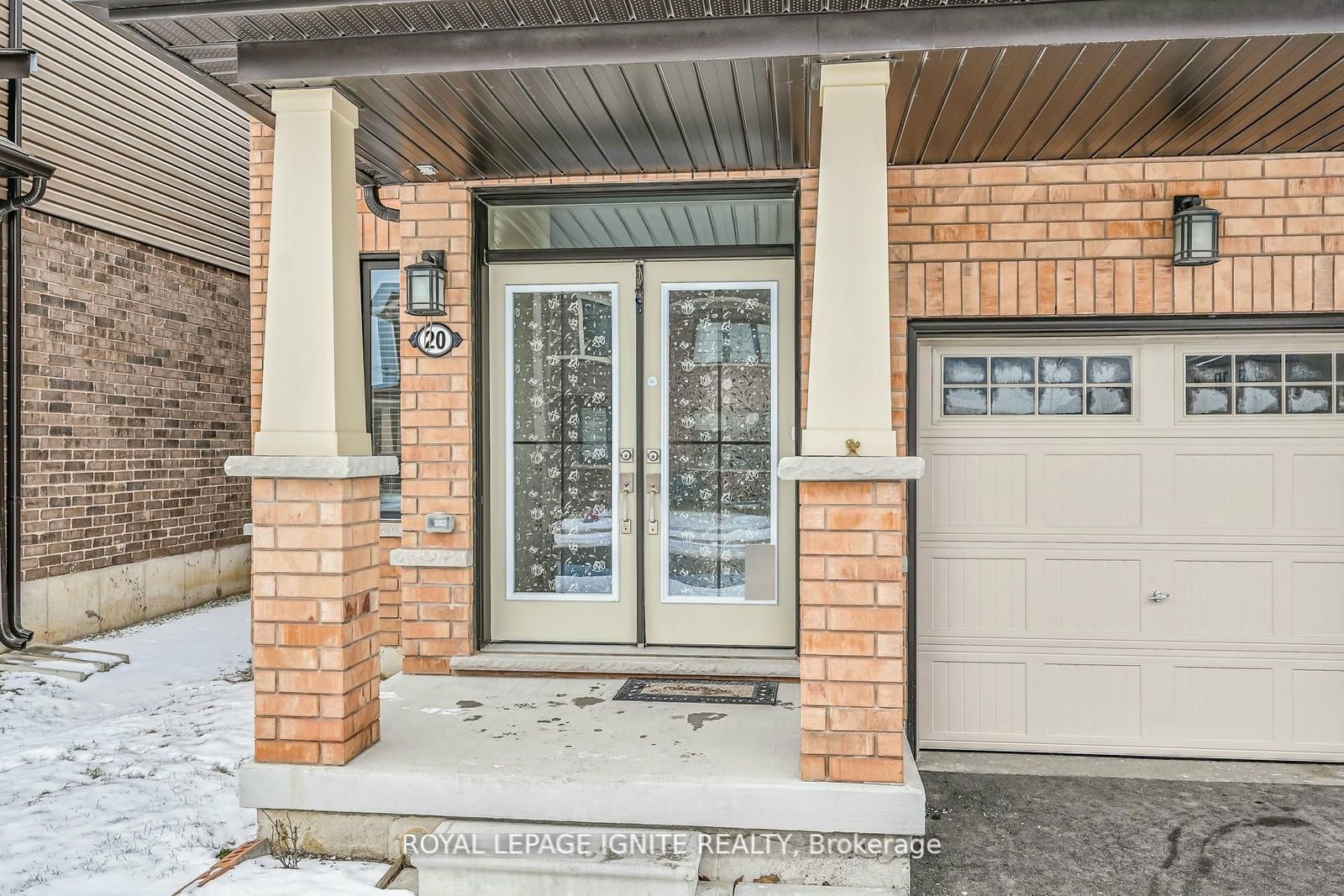 Detached House for sale at 20 Queen Mary Boulevard, Hamilton, Stoney Creek Mountain, L8J 0M4 - MLS: X11960023