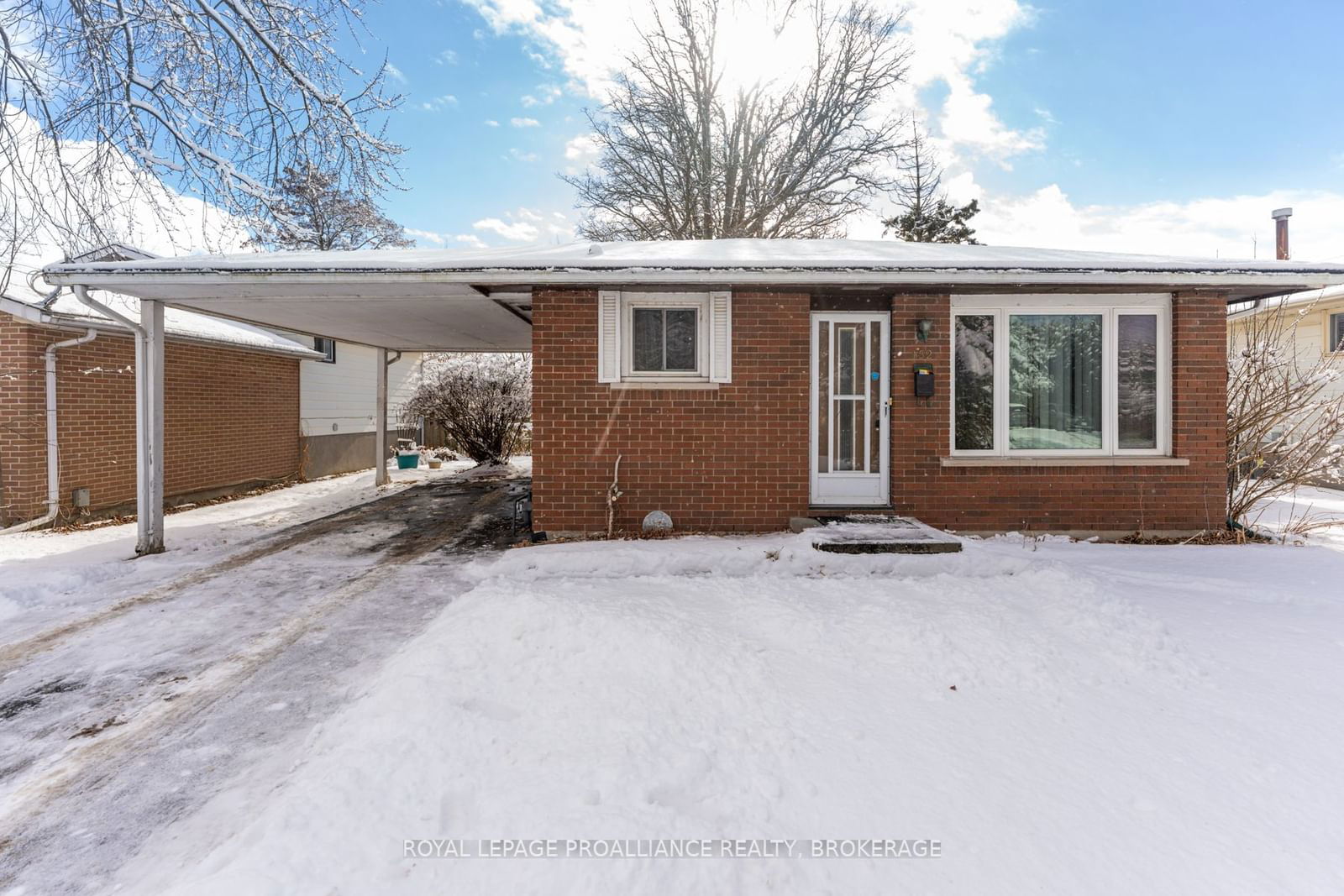 Detached House for sale at 152 Calderwood Drive, Kingston, Central City West, K7M 6M3 - MLS: X11960063