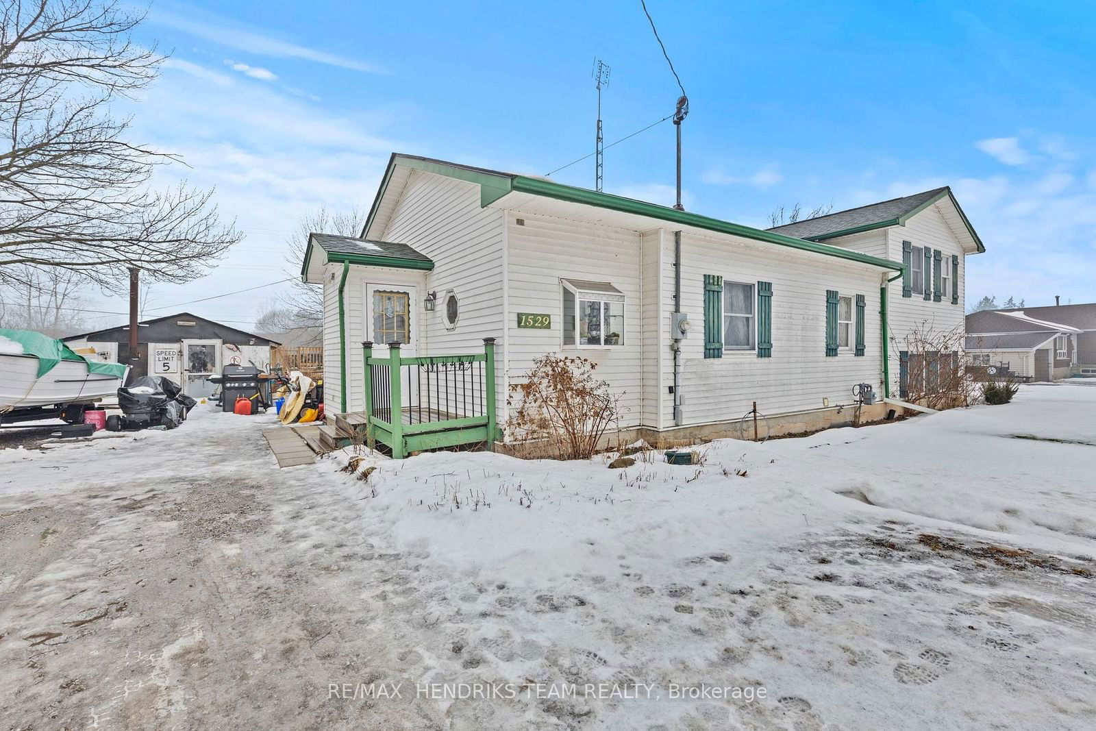 Detached House sold at 1529 Thompson Road, Fort Erie, 331 - Bowen, L2A 5M4 - MLS: X11960099