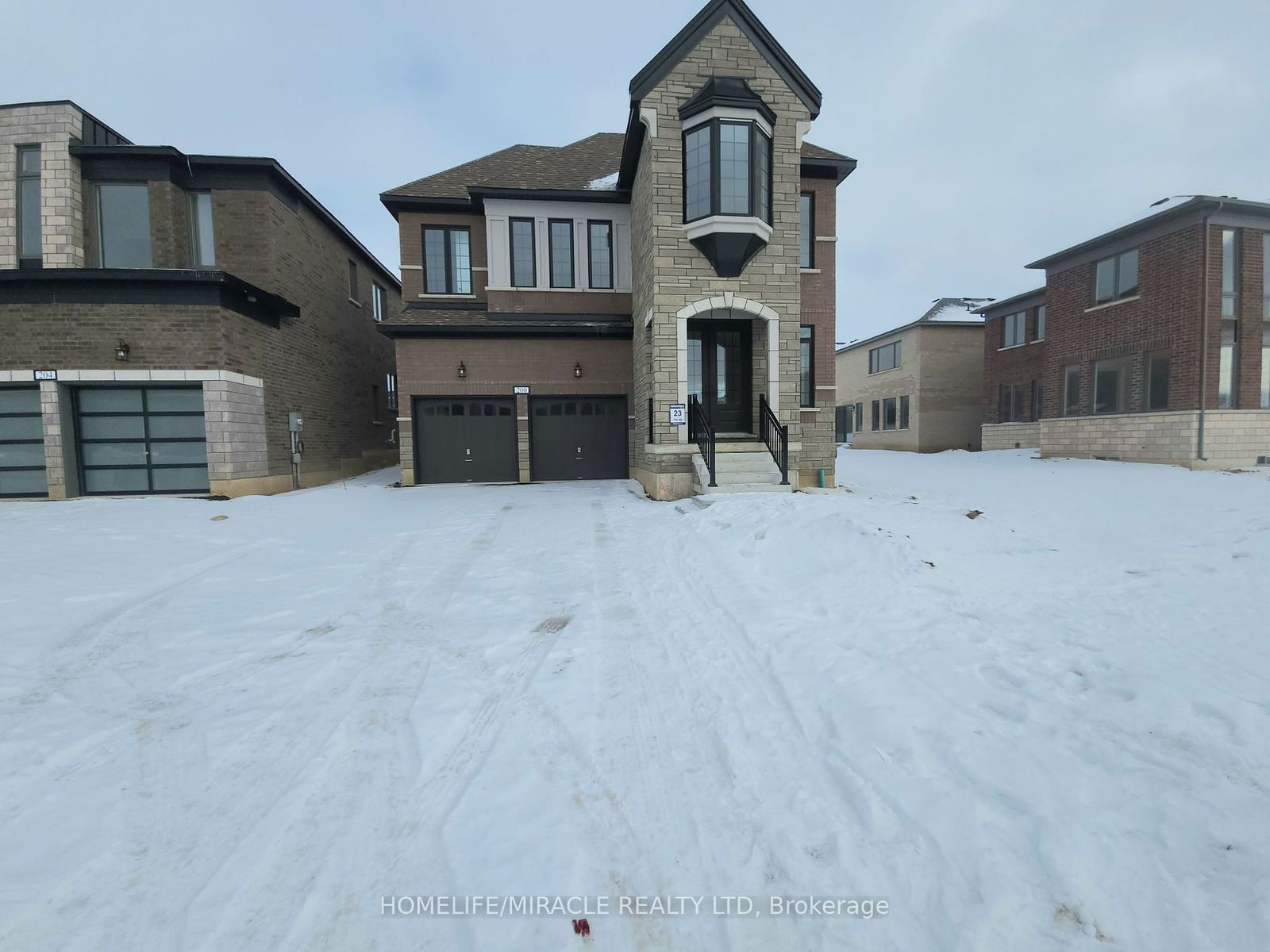 Detached House for sale at 200 Harwood Avenue, Woodstock, N4T 0P8 - MLS: X11960239