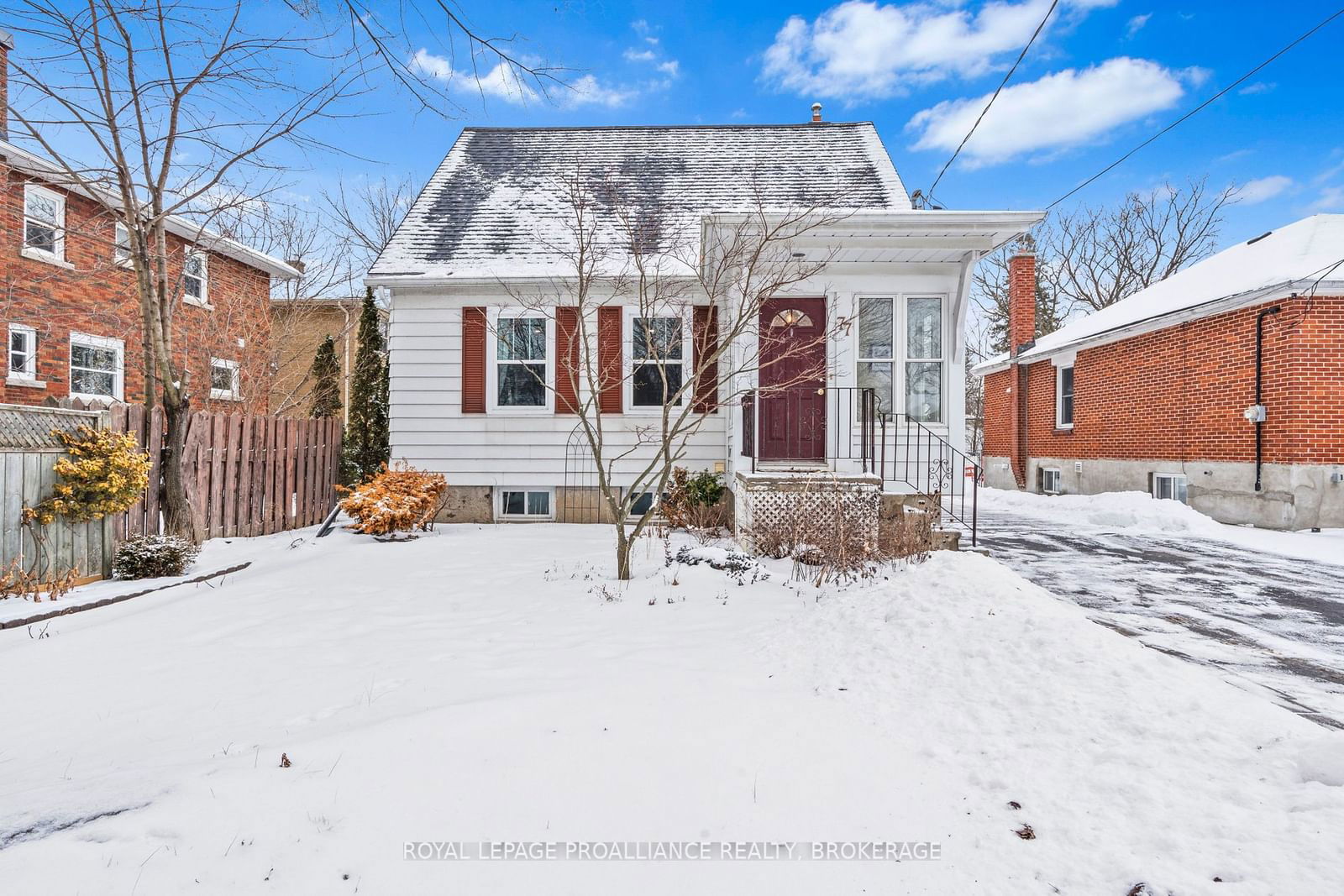 Detached House sold at 77 Helen Street, Kingston, Central City East, K7L 4P2 - MLS: X11960257