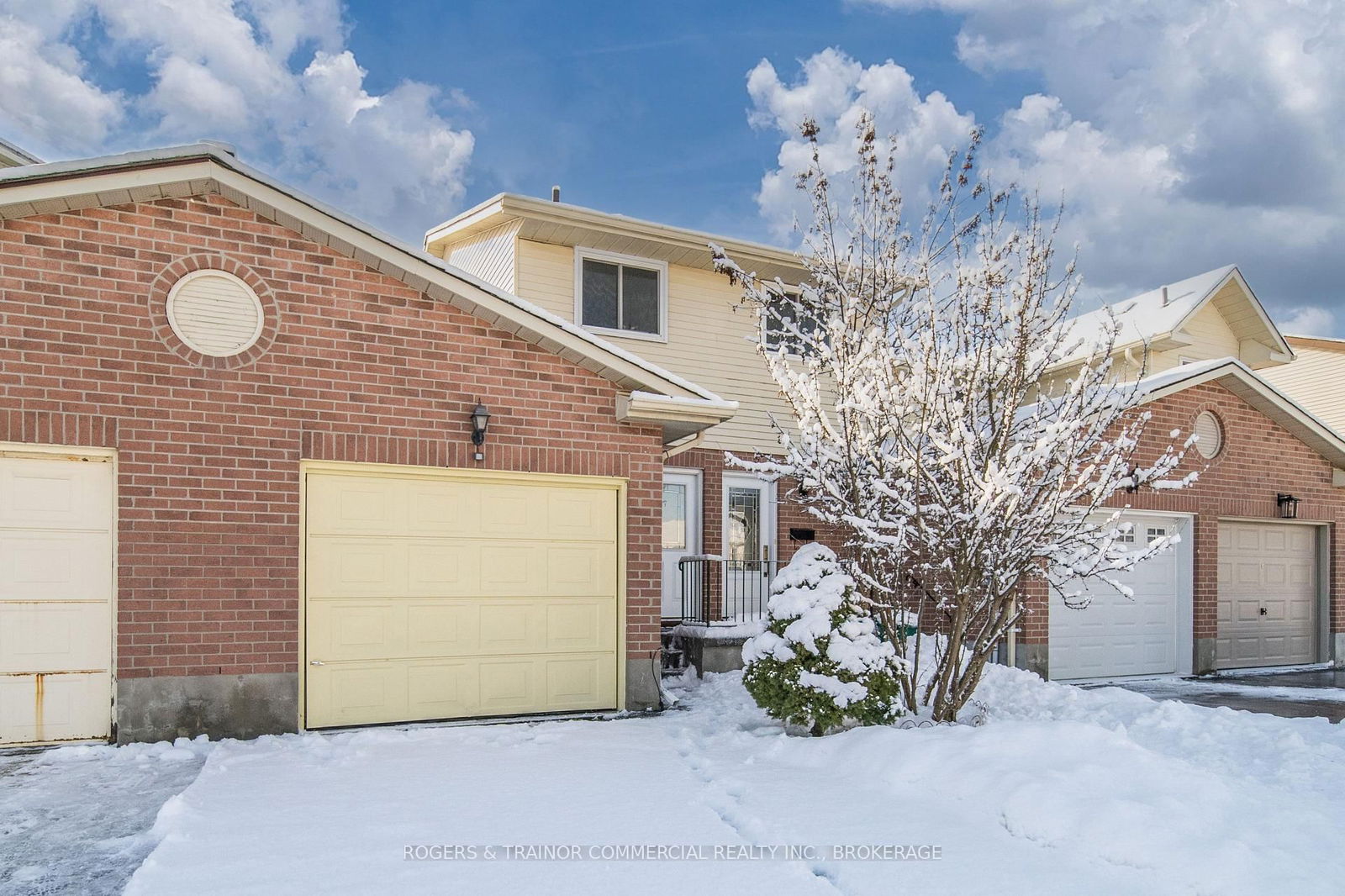 Townhouse for sale at 301 Melanie Avenue, Kingston, East Gardiners Rd, K7M 8C1 - MLS: X11960297