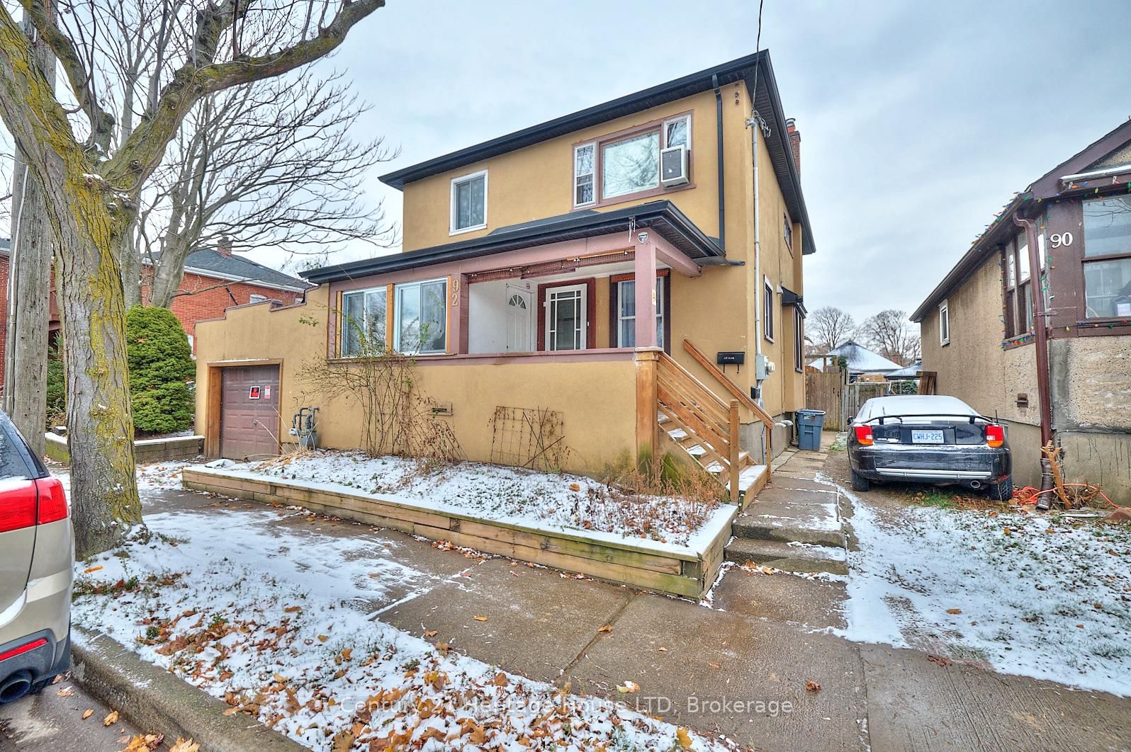 Semi-Detached House sold at 92 Carlton Street, St. Catharines, Downtown, L2R 1P8 - MLS: X11960334