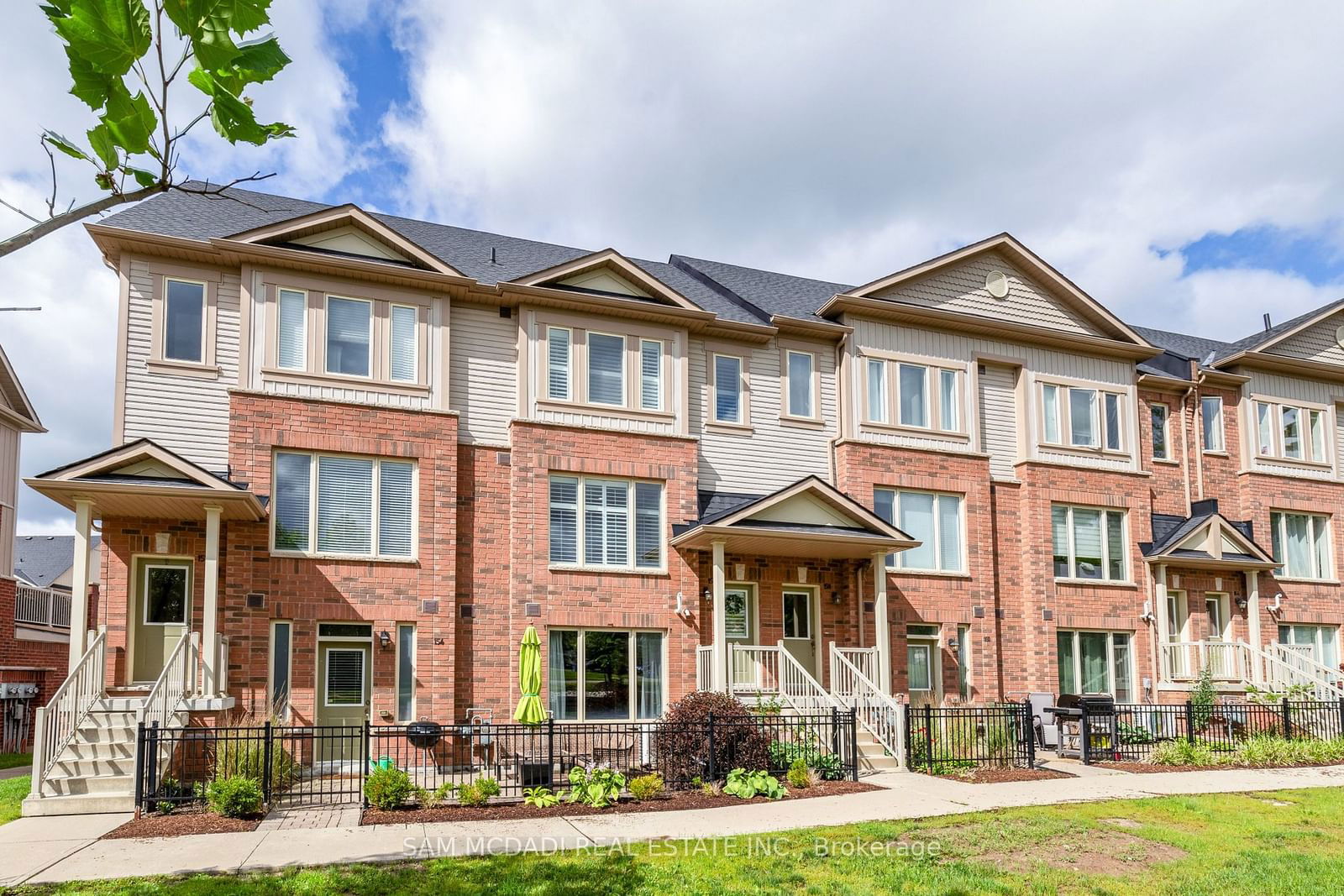 Townhouse for sale at 156 Watson Pkwy, Guelph, Grange Hill East, N1E 0P6 - MLS: X11960347