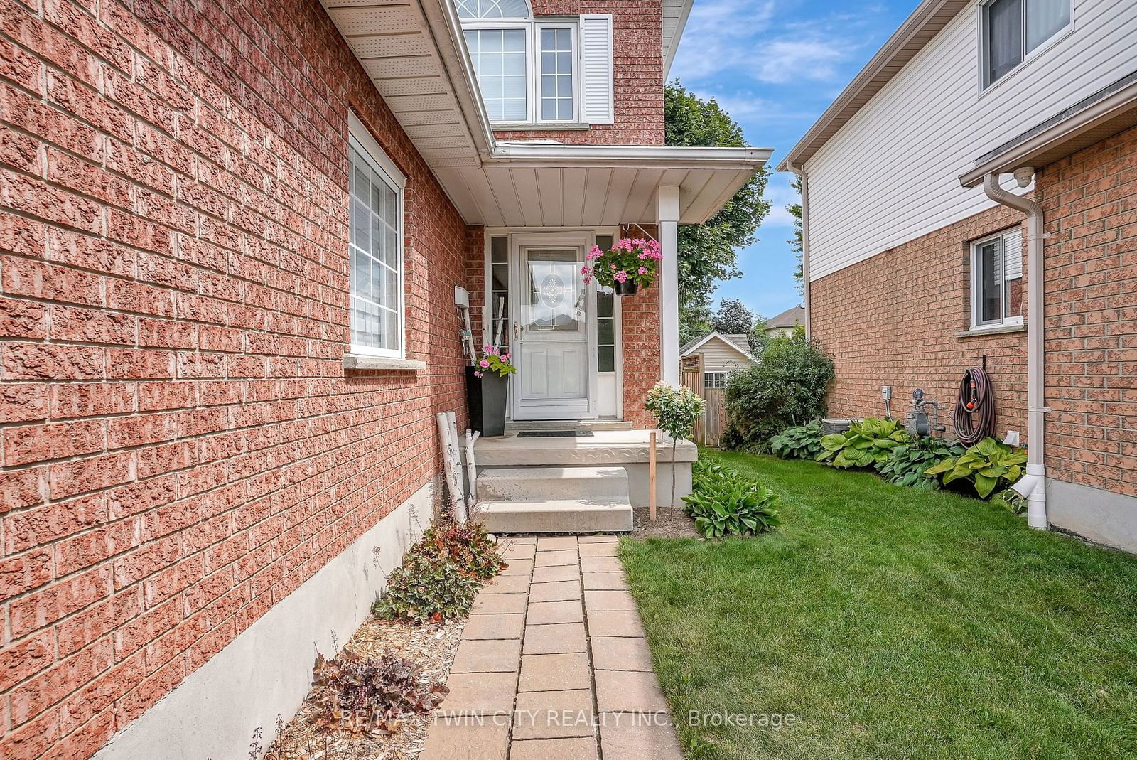 Detached House sold at 338 Carriage House Court, Waterloo, N2K 3W8 - MLS: X11960545