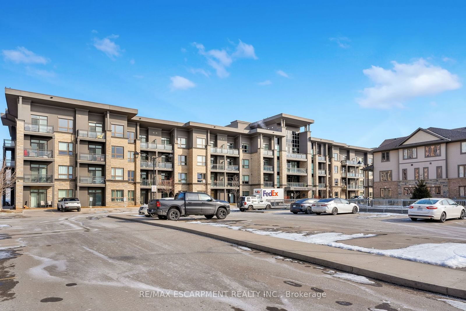 Condo for sale at 421-35 SOUTHSHORE Crescent, Hamilton, Stoney Creek, L8E 0J2 - MLS: X11960565