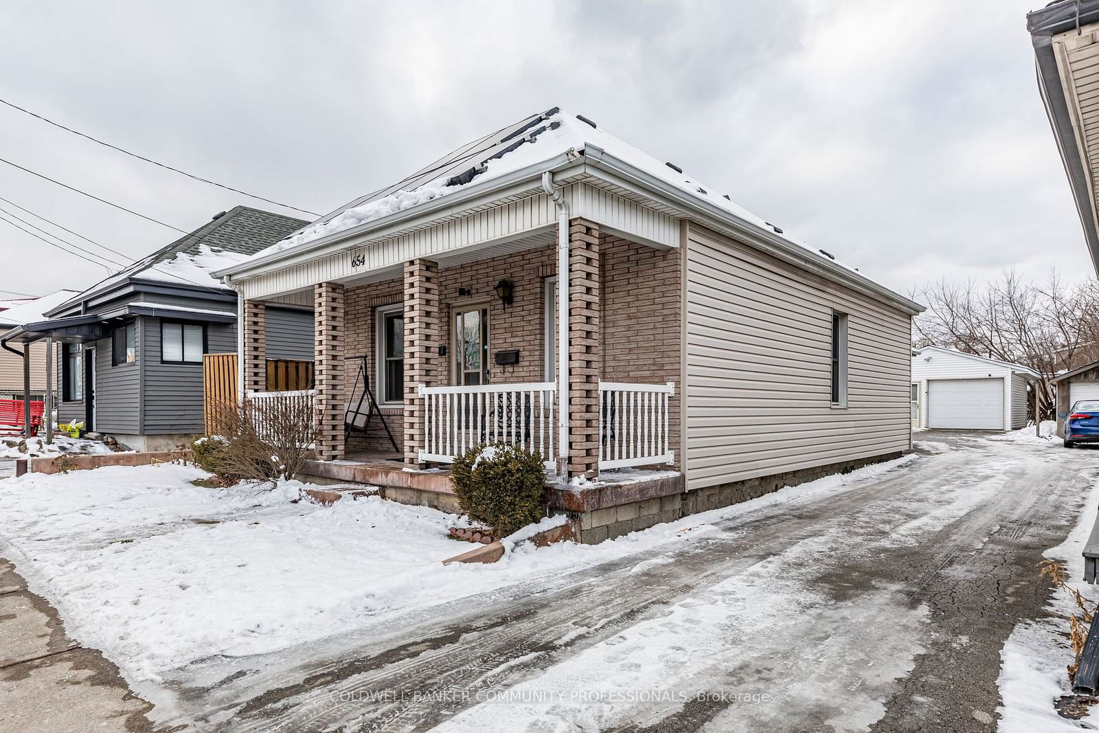 Detached House sold at 654 Upper Wellington Street, Hamilton, Centremount, L9A 3R1 - MLS: X11960655