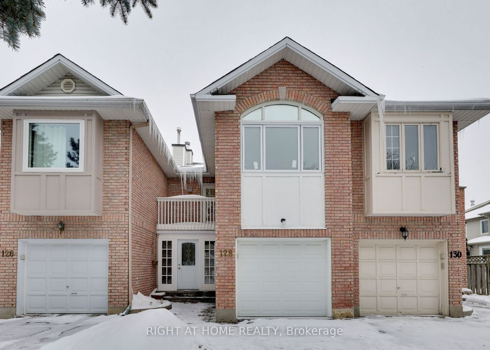 Townhouse sold at 128 Thornbury Crescent, South of Baseline to Knoxdale, 7607 - Centrepointe, K2G 6C2 - MLS: X11960785