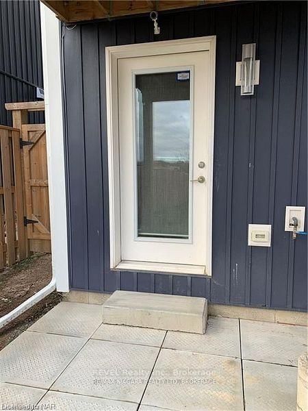 home for lease on 79 Hillview Road E