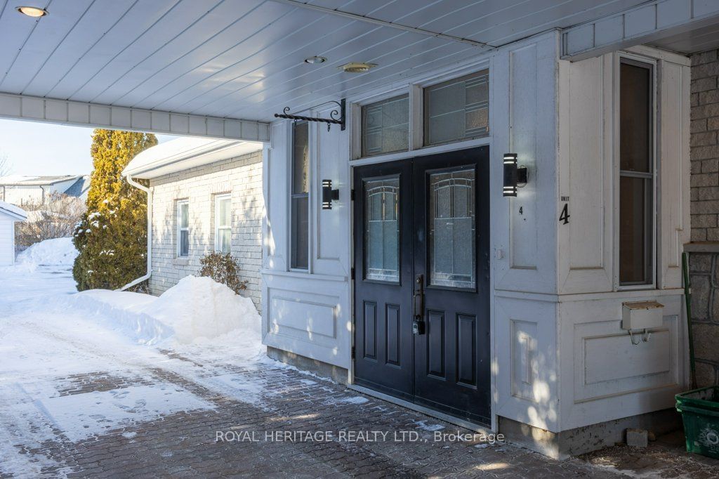 Detached House sold at 86 Main Street, Kawartha Lakes, Bobcaygeon, K0M 1A0 - MLS: X11961081