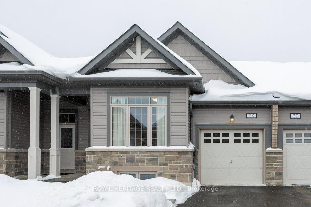 Townhouse sold at 17 LAKEWOOD Crescent, Kawartha Lakes, Bobcaygeon, K0M 1A0 - MLS: X11961182