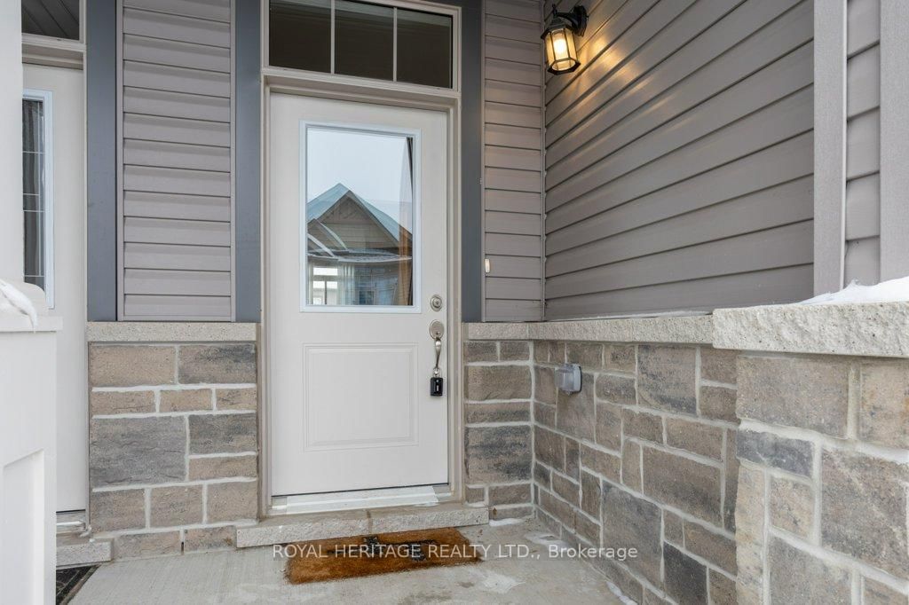 Townhouse sold at 17 LAKEWOOD Crescent, Kawartha Lakes, Bobcaygeon, K0M 1A0 - MLS: X11961182