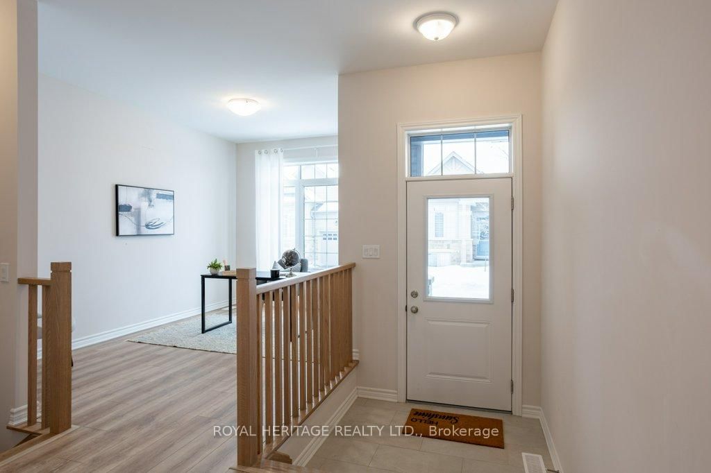 Townhouse sold at 17 LAKEWOOD Crescent, Kawartha Lakes, Bobcaygeon, K0M 1A0 - MLS: X11961182
