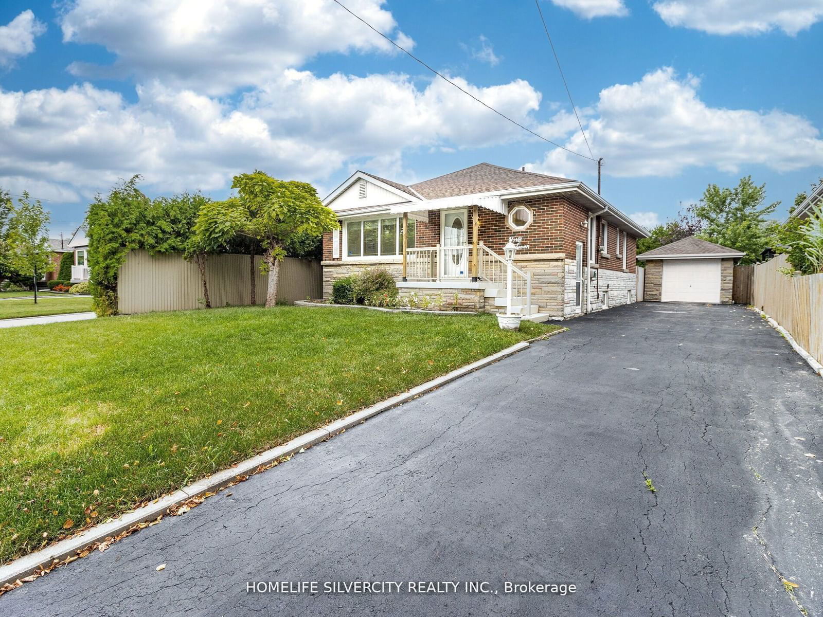 Detached House for sale at 47 Alderney Avenue, Hamilton, Hill Park, L9A 2A6 - MLS: X11961221