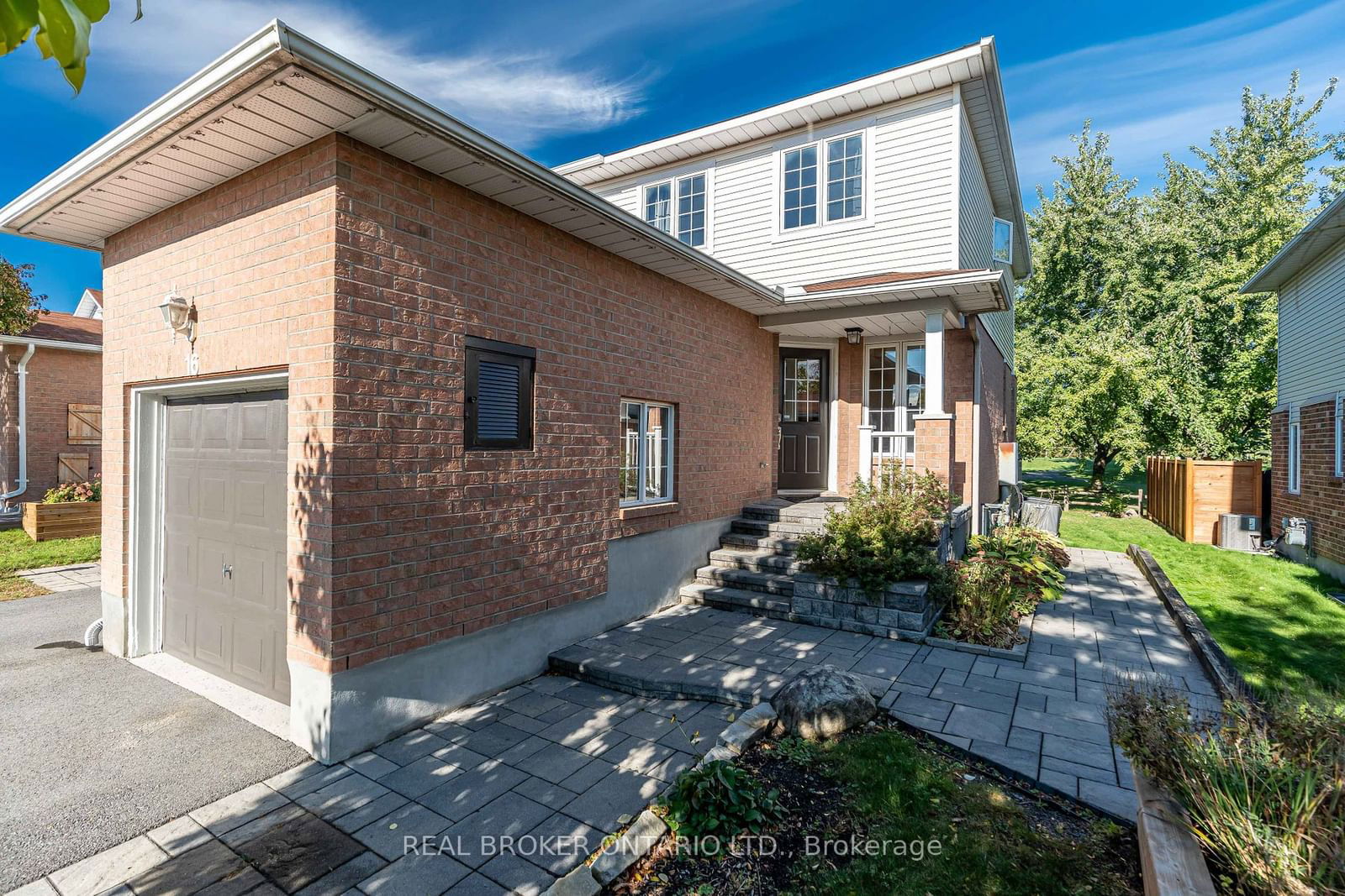 Townhouse sold at 16 Whalings Circle, Stittsville - Munster - Richmond, 8202 - Stittsville (Central), K2S 1S4 - MLS: X11961308