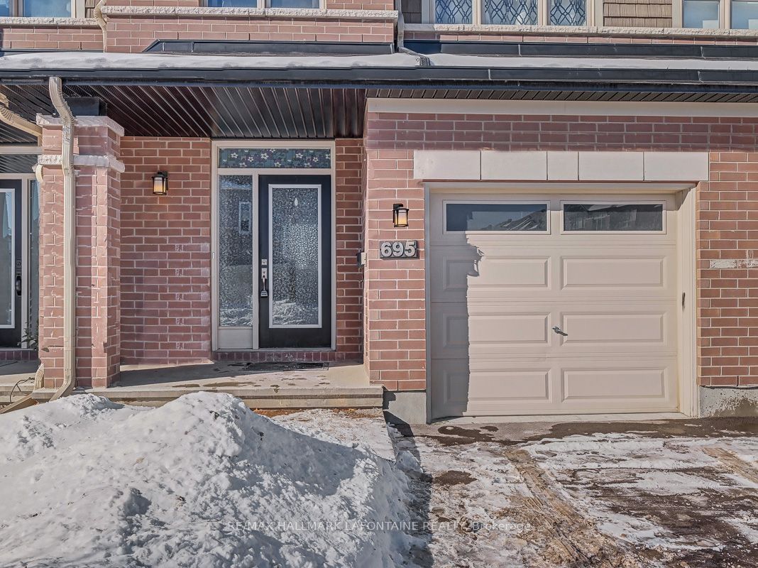 Townhouse for sale at 695 Putney Crescent, Ottawa, Stittsville (South), K2S 2N9 - MLS: X11961446